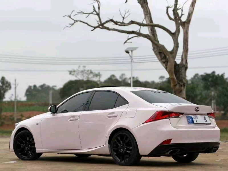 湛江19年雷克萨斯IS8