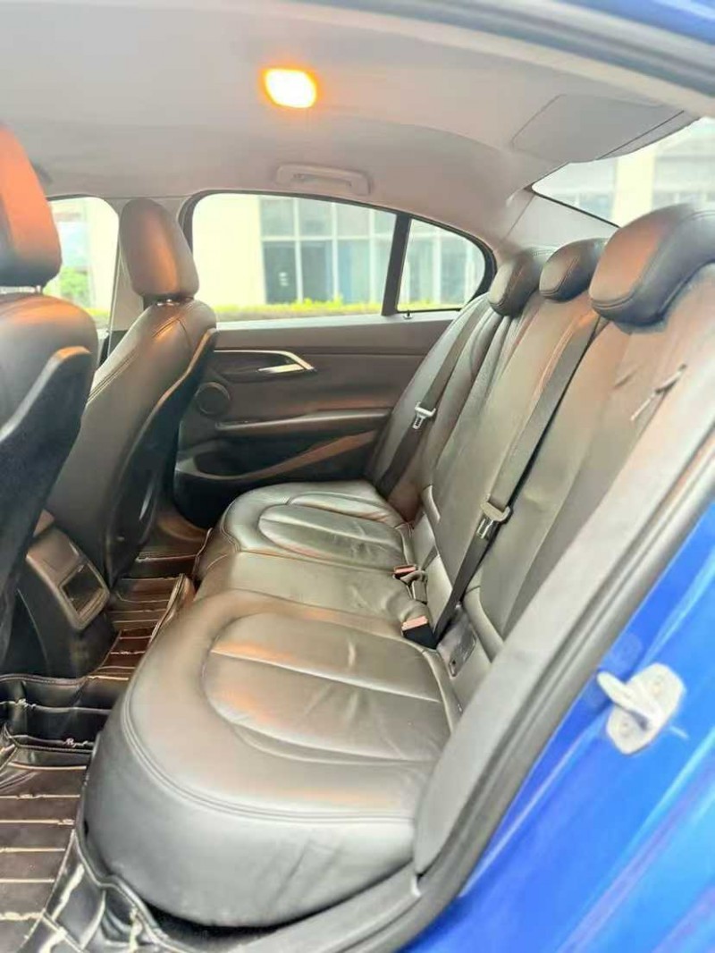 东莞18年宝马1系9