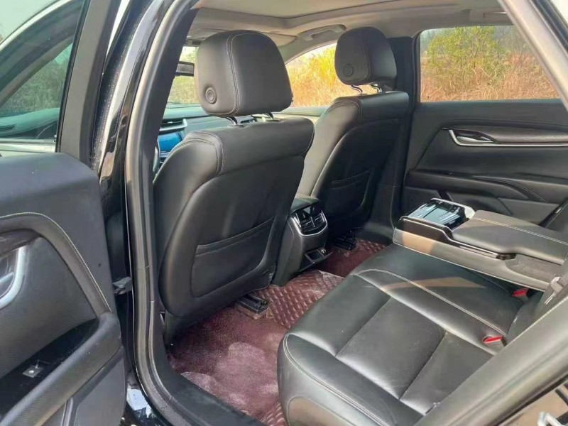 张家界18年凯迪拉克CT65