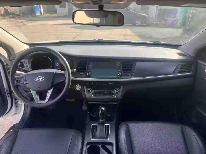 郑州20年现代名图3