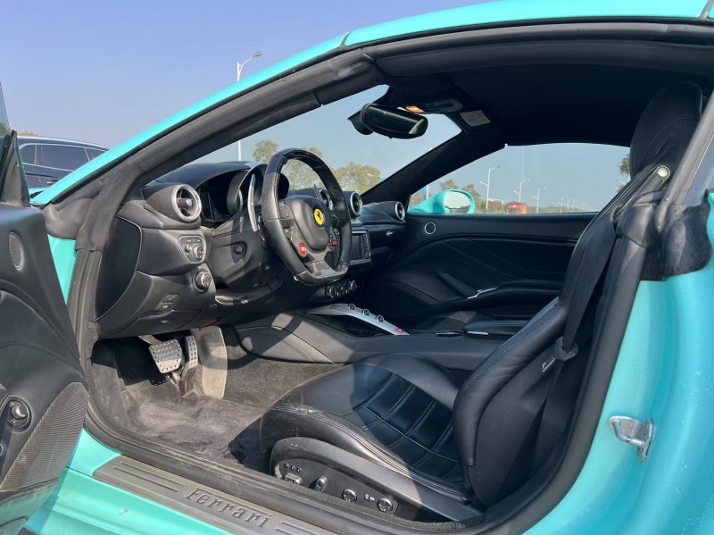 鹽城15年法拉利California T6