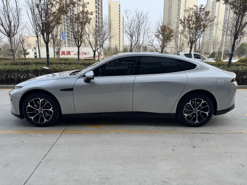 济宁23年小鹏汽车p77