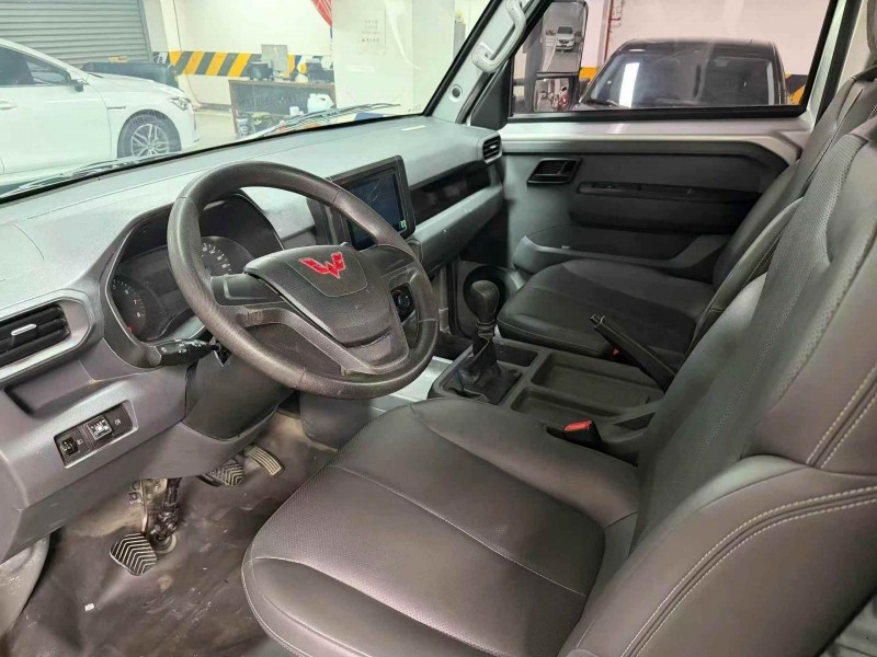 成都23年五菱汽车新卡4