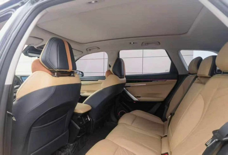 保定24年吉利博越4