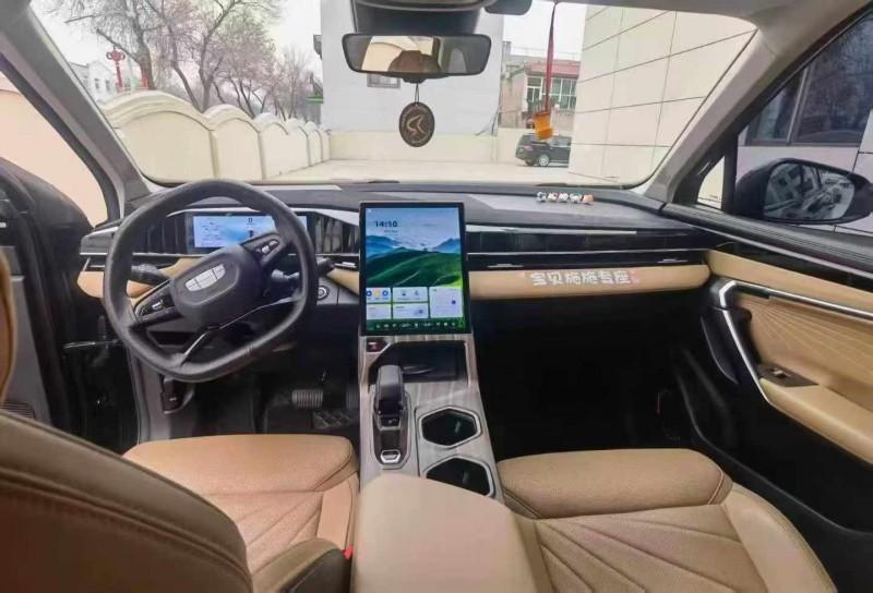 保定24年吉利博越5