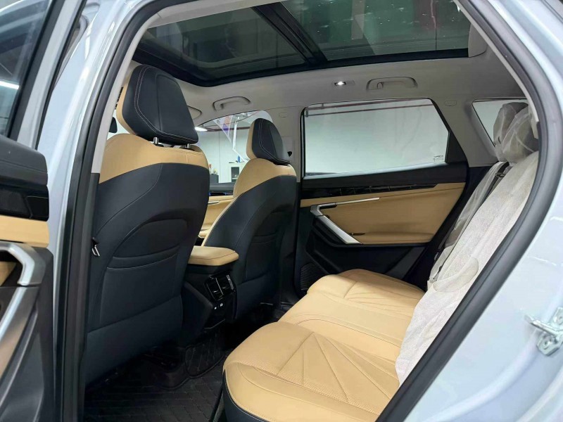 成都24年吉利博越5