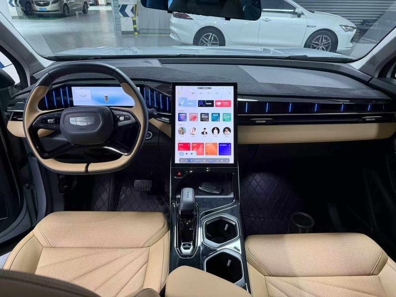 成都24年吉利博越7