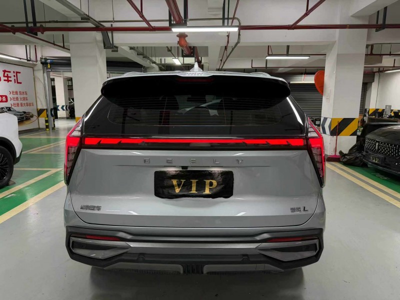 成都24年吉利博越8