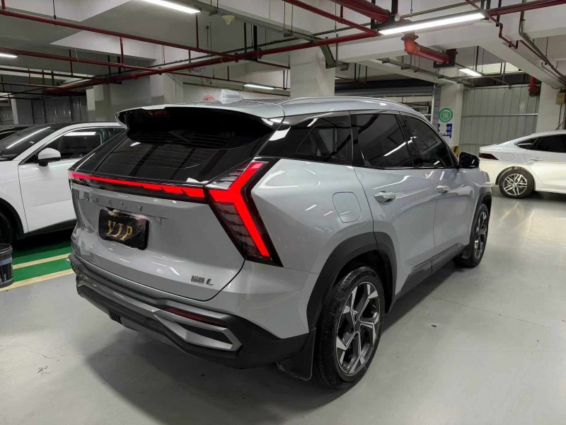 成都24年吉利博越9