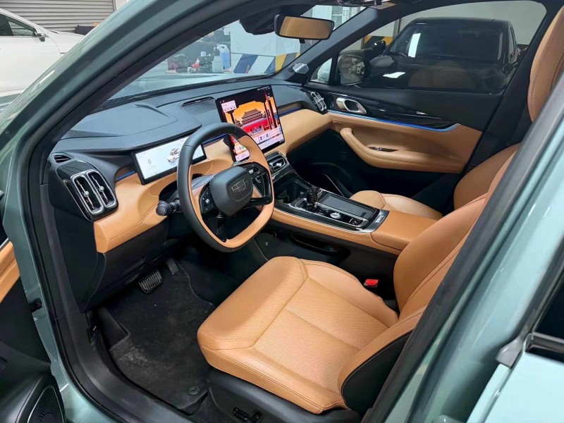 成都25年吉利博越4