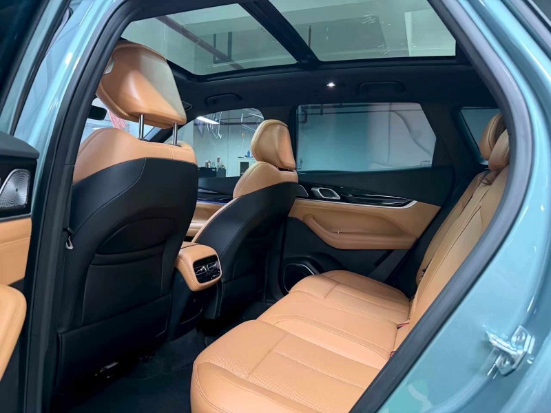 成都25年吉利博越6