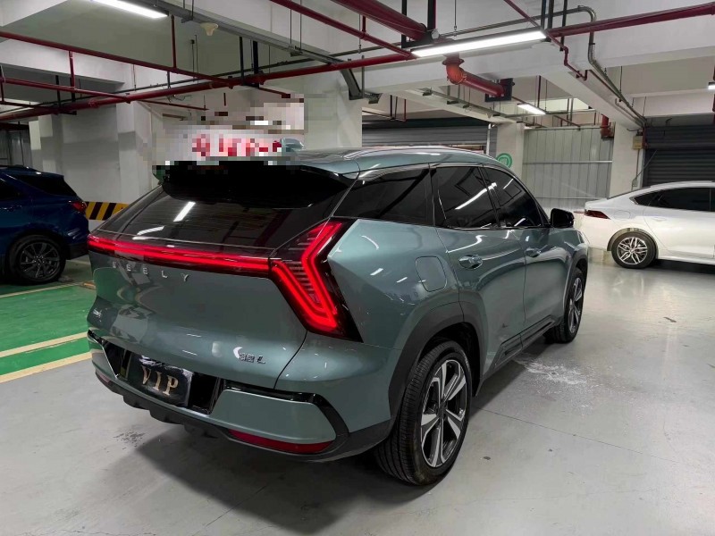 成都25年吉利博越7