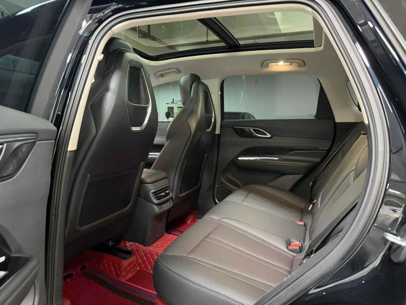 成都25年红旗HS36