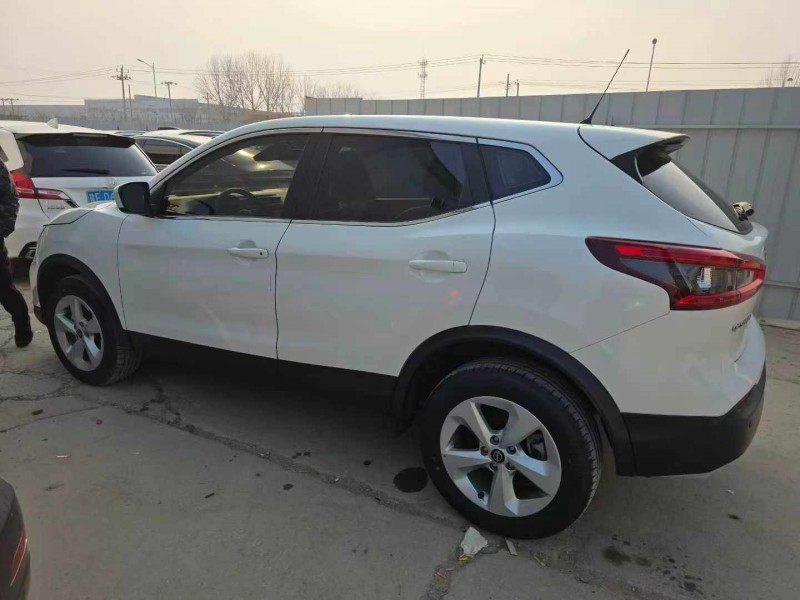 保定23年日产逍客8