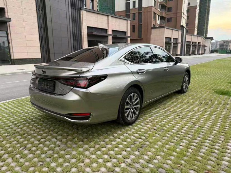 東莞25年雷克薩斯ES8