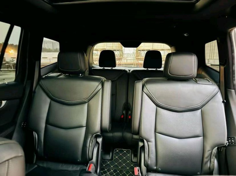 東莞20年凱迪拉克XT67