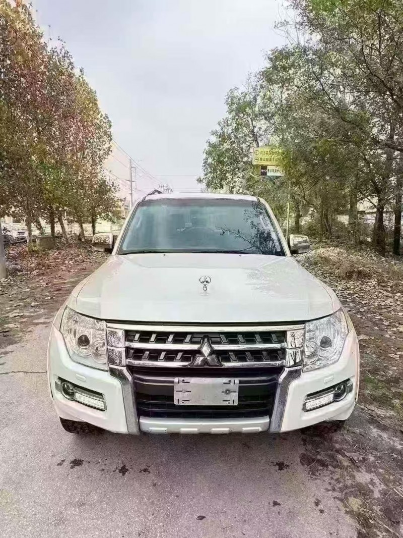 济宁20年三菱帕杰罗1