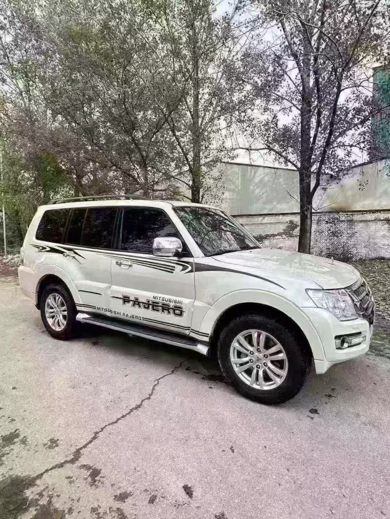 济宁20年三菱帕杰罗3