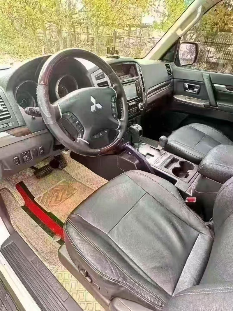 济宁20年三菱帕杰罗4