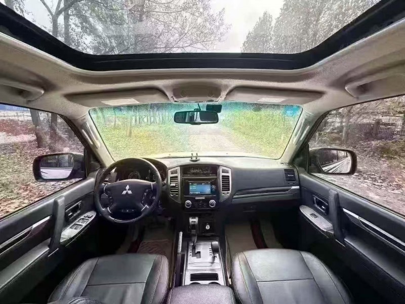 济宁20年三菱帕杰罗5