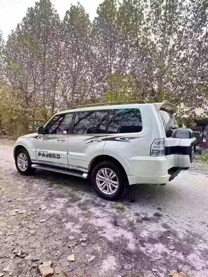 济宁20年三菱帕杰罗7