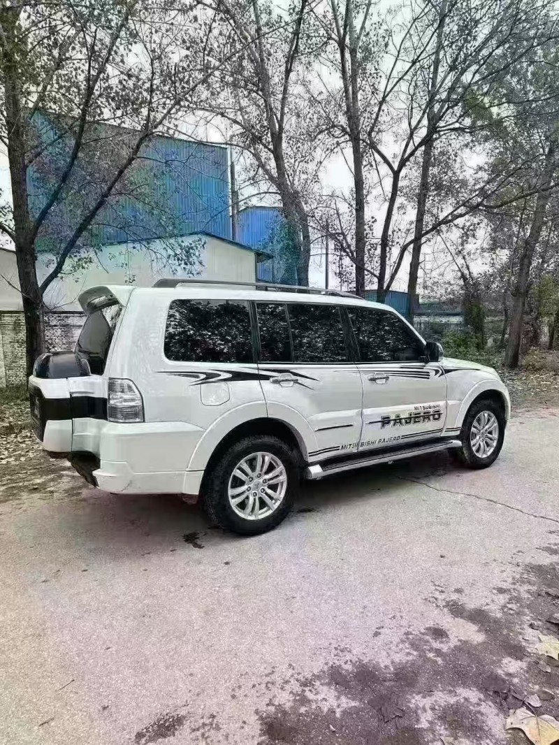 济宁20年三菱帕杰罗8