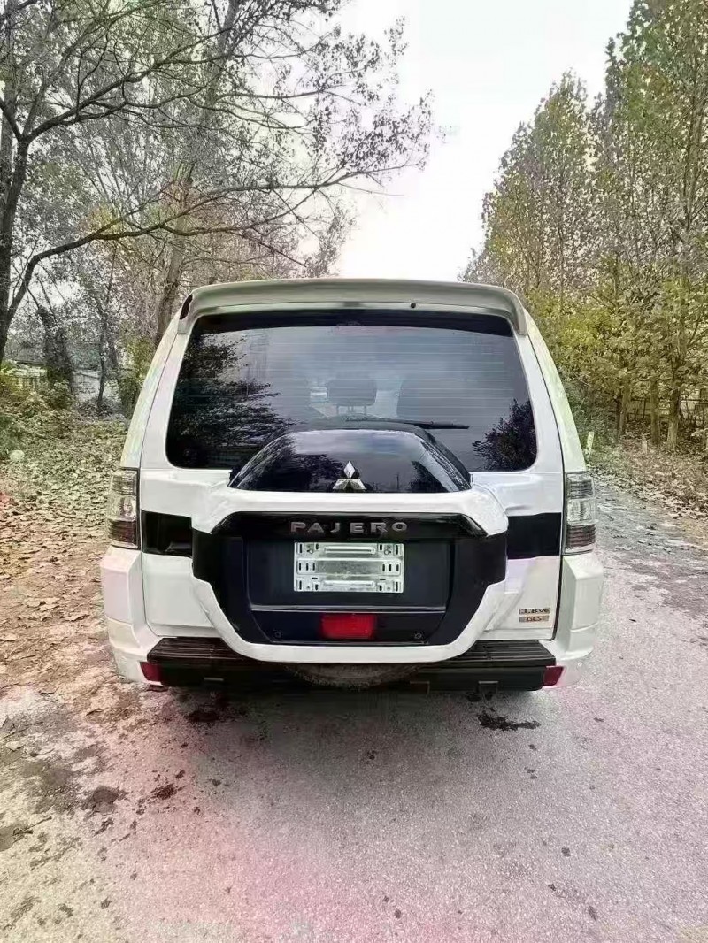 济宁20年三菱帕杰罗9