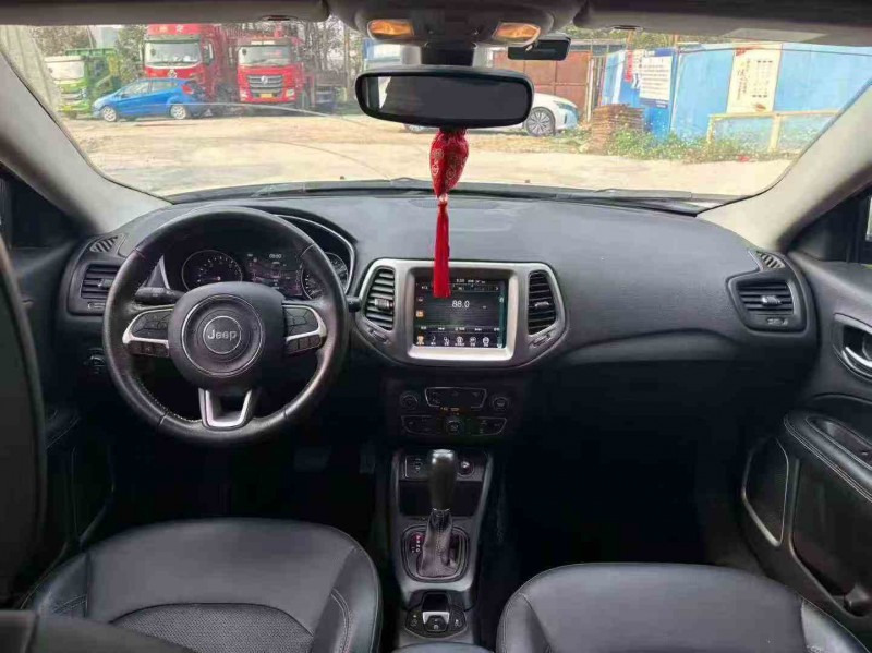 汕頭18年Jeep指南者5