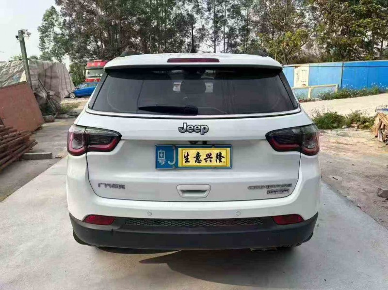 汕頭18年Jeep指南者8