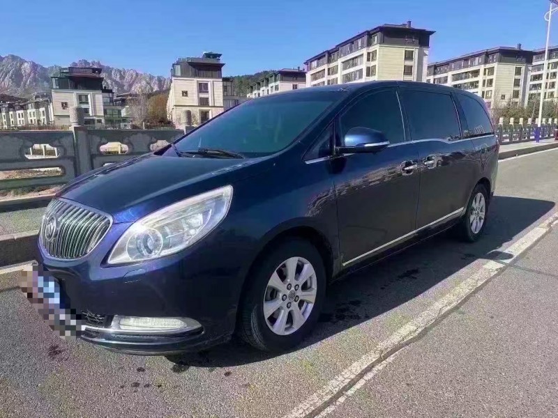 青島16年別克GL82