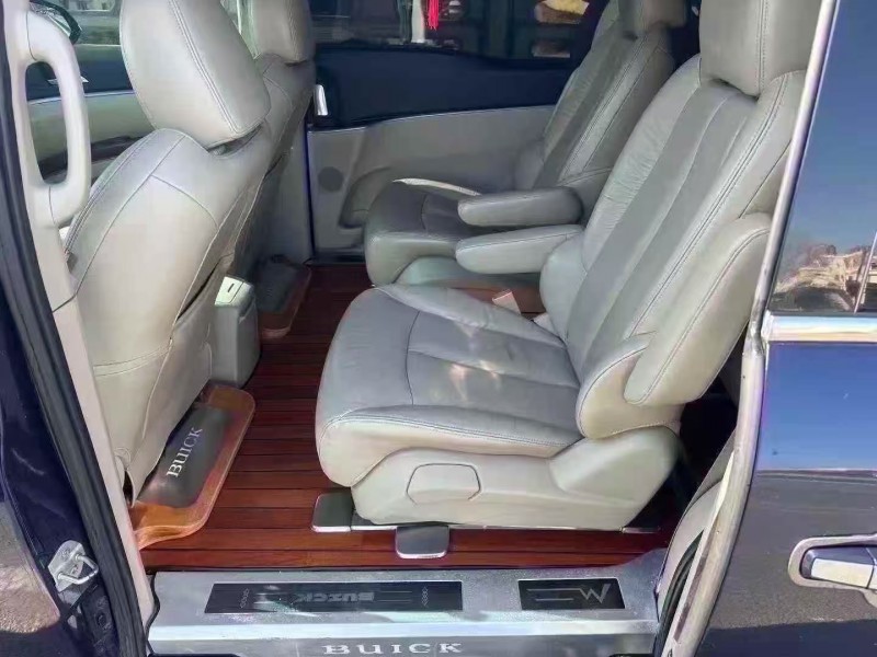 青島16年別克GL83