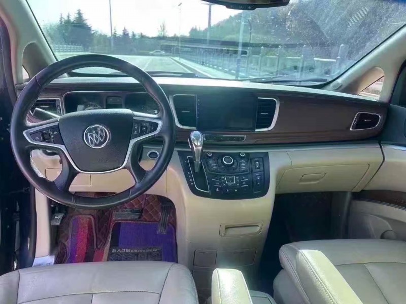 青島16年別克GL84