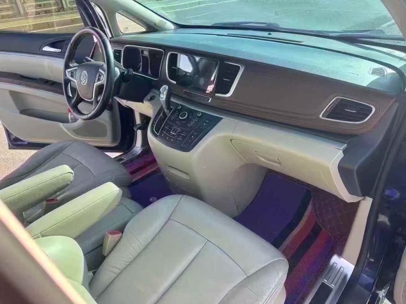 青島16年別克GL85