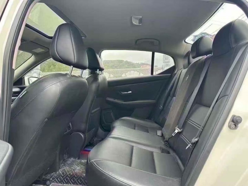 青岛20年日产轩逸3