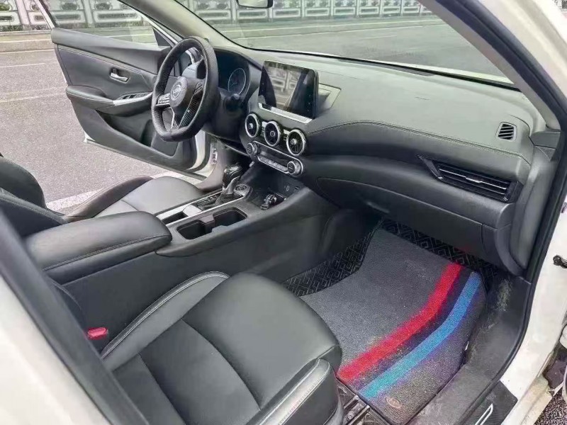 青岛20年日产轩逸5