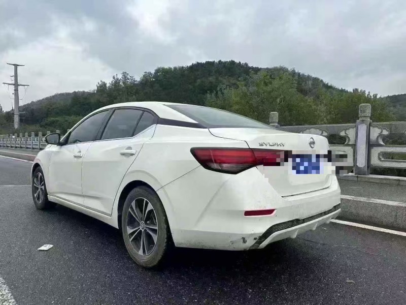 青岛20年日产轩逸8