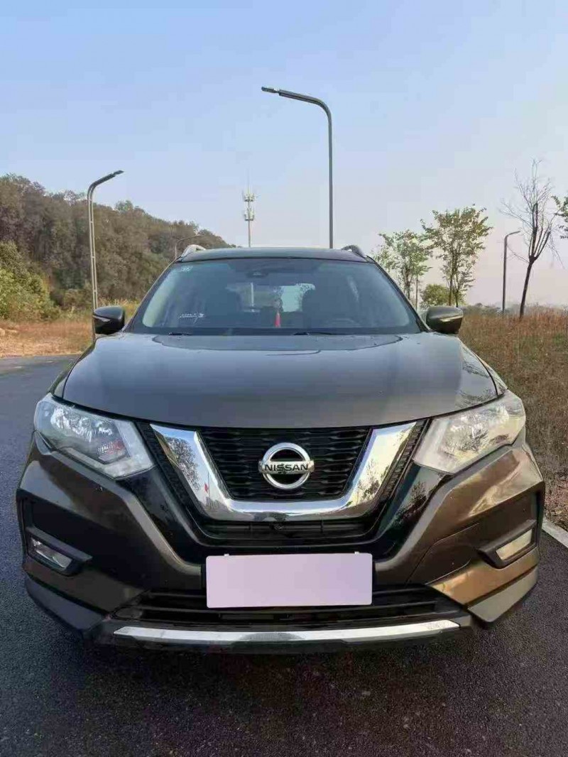 汕頭20年日產奇駿1