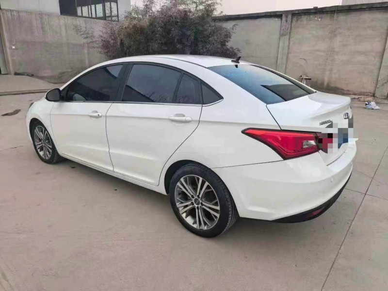 保定18年奇瑞艾瑞泽7