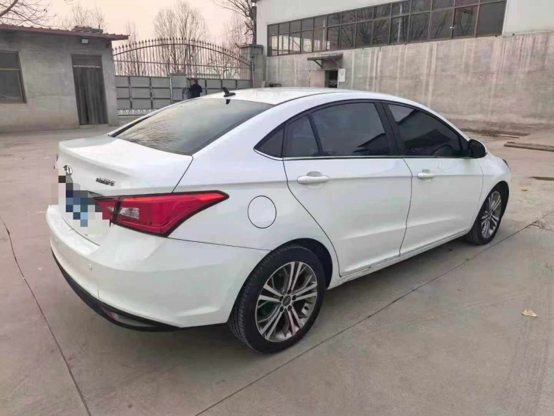 保定18年奇瑞艾瑞泽8