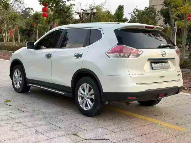 湛江17年日產奇駿8