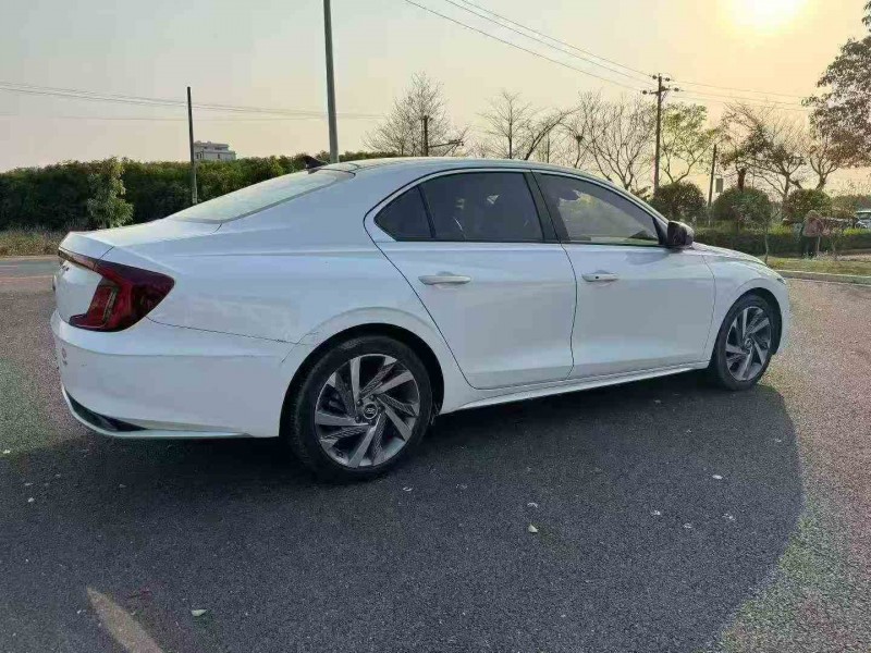 佛山22年现代名图8