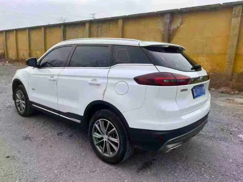 保定19年吉利博越8