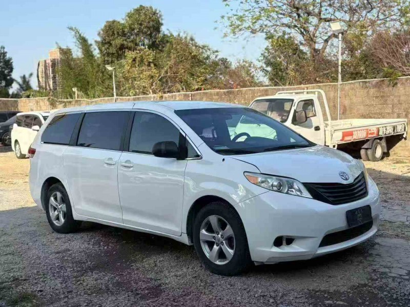 珠海12年丰田塞纳2