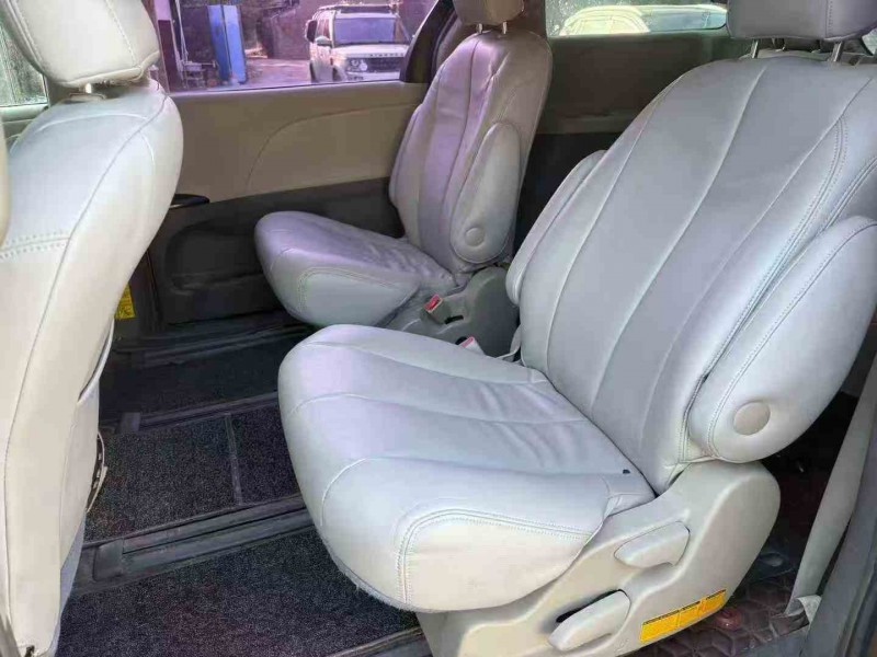 珠海12年丰田塞纳6