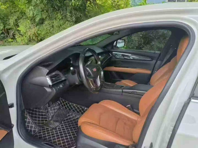 德阳17年凯迪拉克CT64