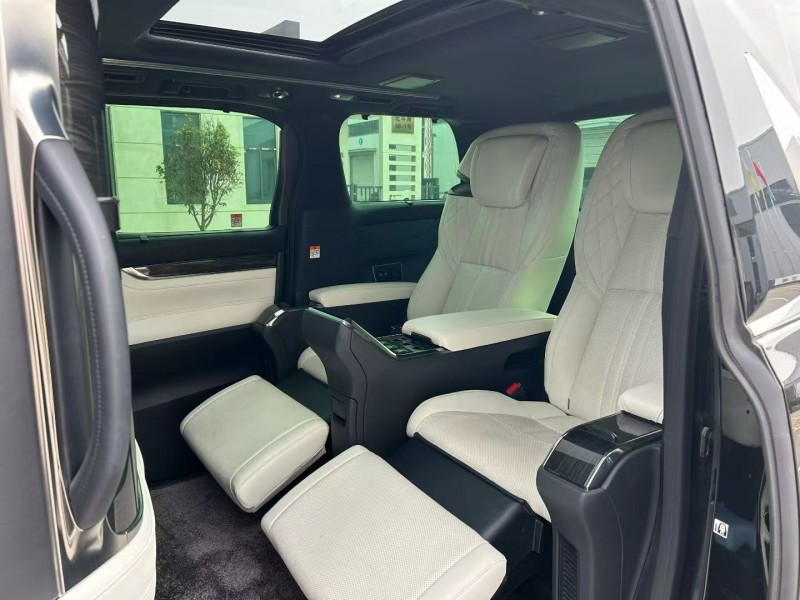 徐州23年雷克萨斯LM300H4