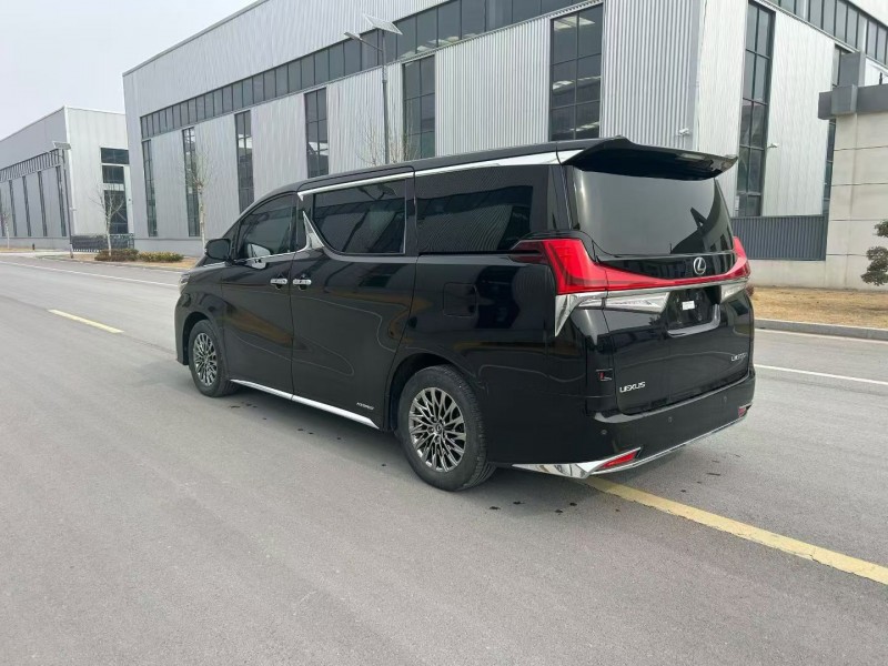 徐州23年雷克萨斯LM300H7