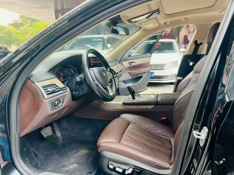 深圳21年宝马7系4