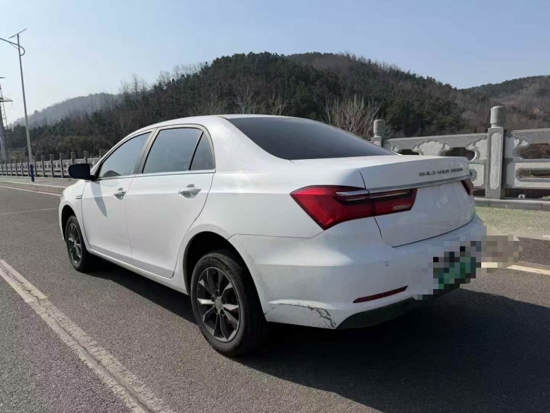 青島24年比亞迪秦8