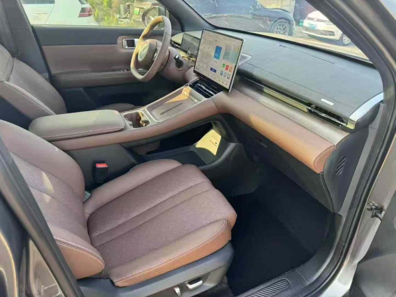 青岛25年五菱汽车星光7